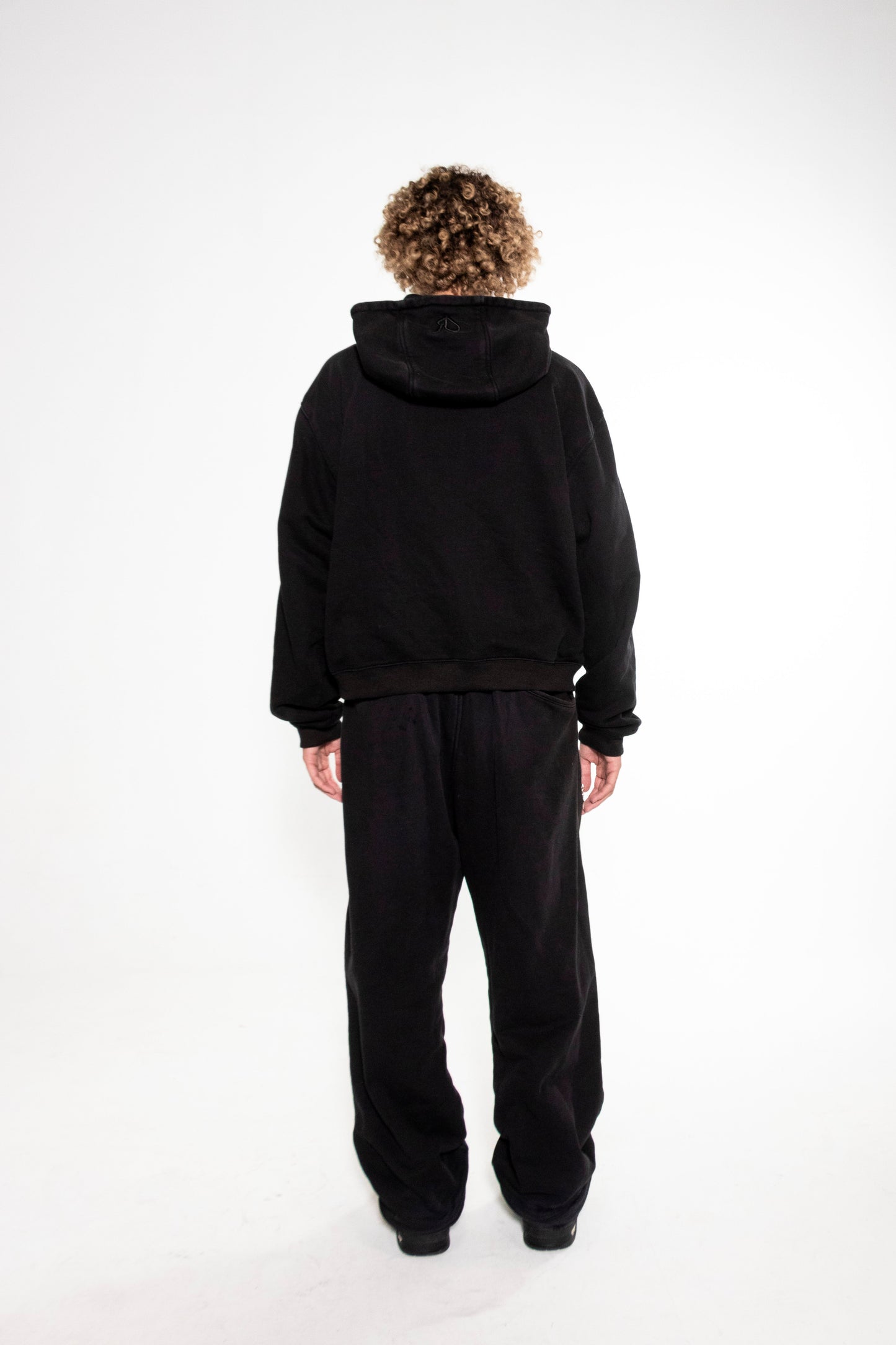 Essential zip noir
